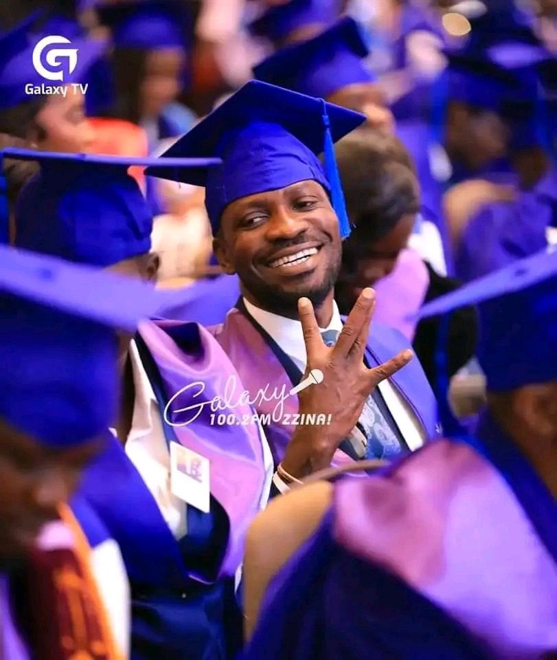Dtsuspect1's tweet image. Good morning from Counsel KYAGULANYI ROBERT SENTAMU @HEBobiwine
Counsels let’s hang on this ✊🏻😊