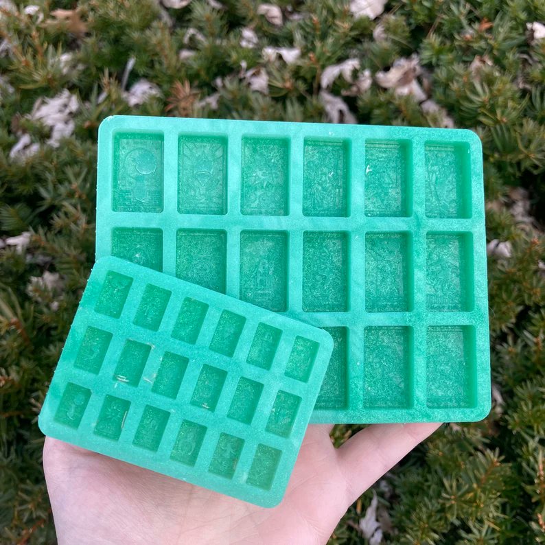 #7 tarot cards

etsy.com/listing/168314…