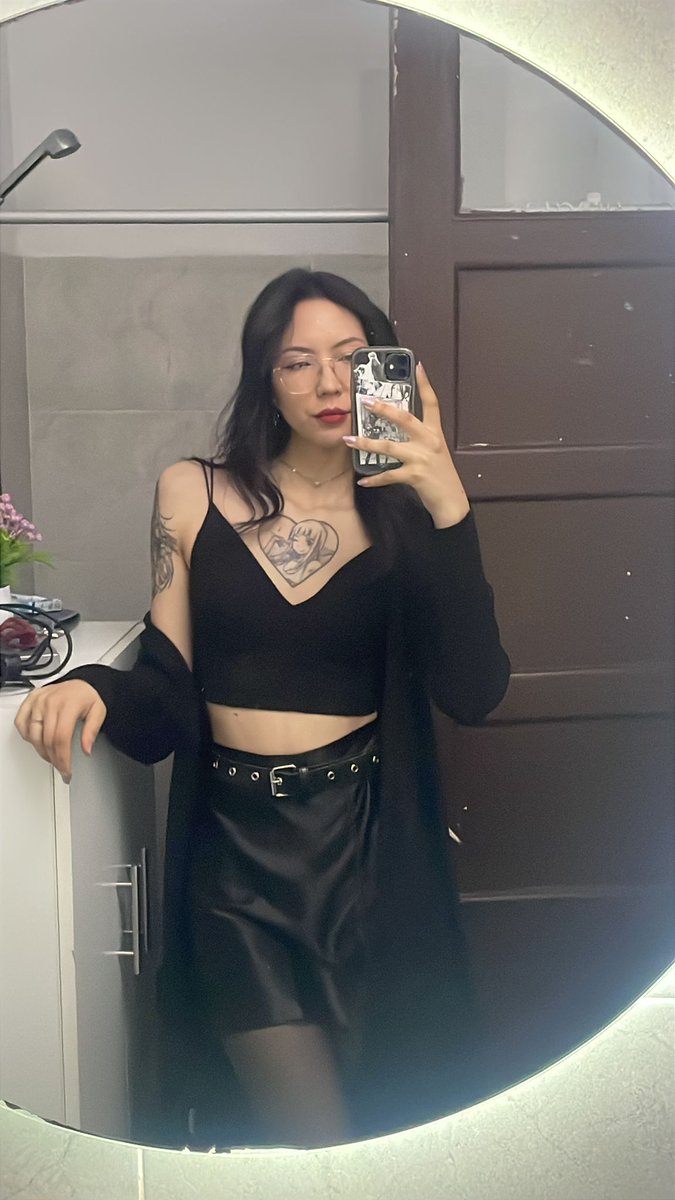 JavoKadoc's tweet image. Mi novia?
Una reina y una diosa 🛐💜🥰