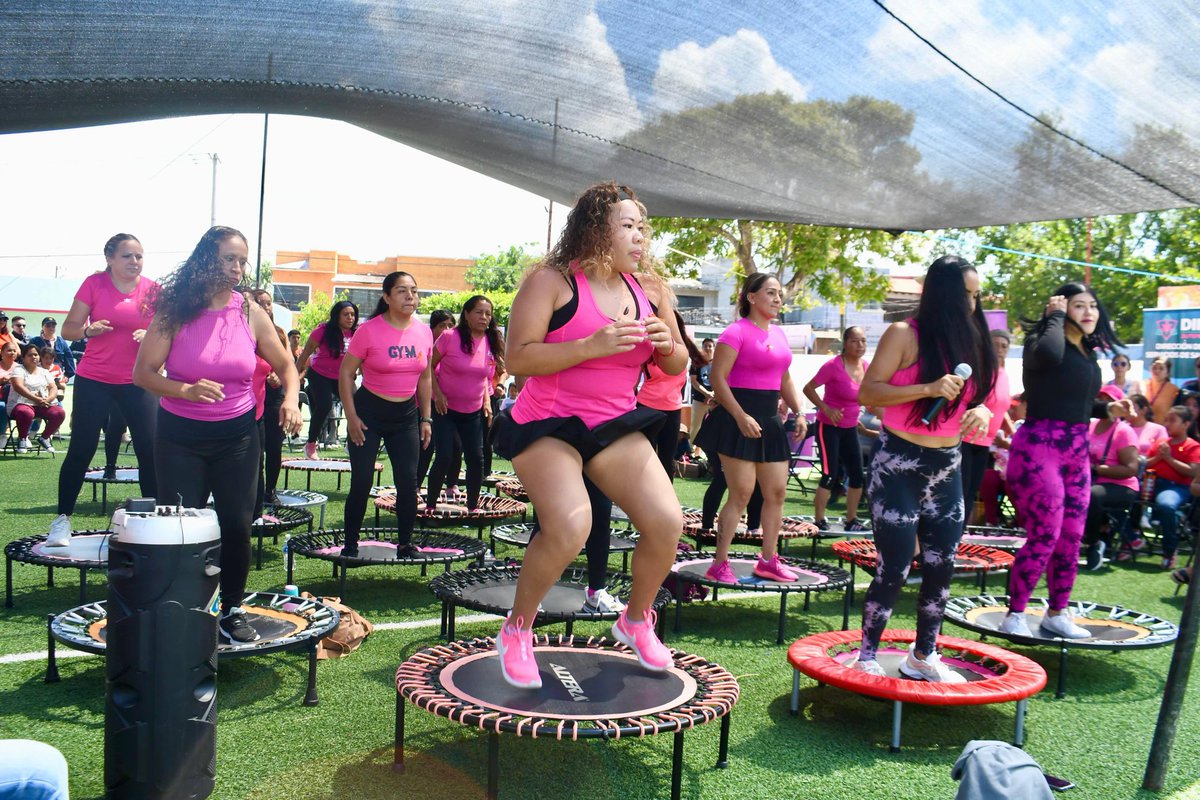 ¡Mujeres Sin Miedo, Sociedad Sin Violencia! 💪 

El DIF Jiutepec, liderado por la presidenta Liliana Alanís, realizó con éxito la jornada del 25M, uniendo a la comunidad en la lucha contra la violencia de género. 🌟 

La jornada incluyó:

- Stands informativos sobre atención a