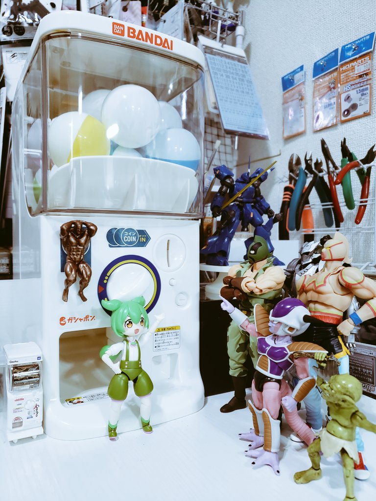 GunplaMuscle's tweet image. マッスルラボにマッスルガチャが設置されました😝びっくらポンやチョコサプのカプセルがジャストサイズw✨💪😂
#マッスルラボ