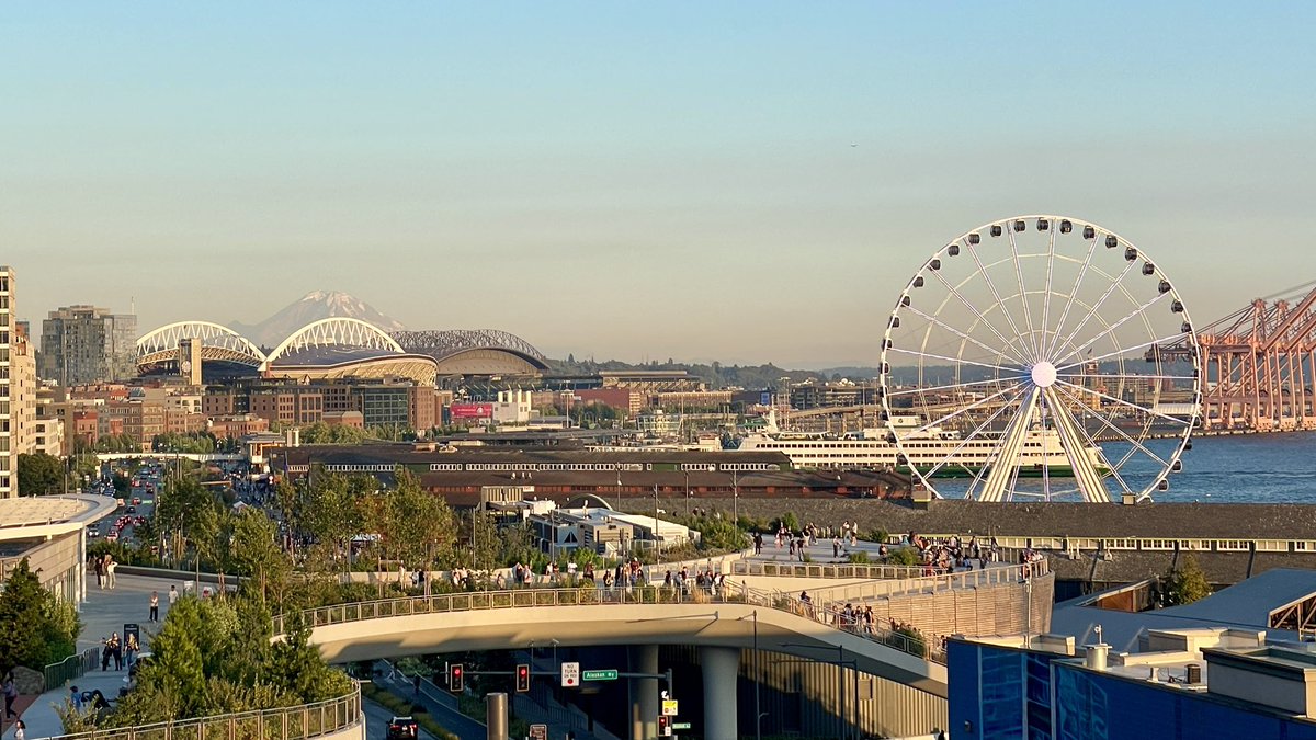 shepard_tina's tweet image. Tonight was all about art (Actualized Air π) and then some nature. Sunsets are spectacular at the Waterfront Park. The mountain (and everyone else) was out too! #wawx