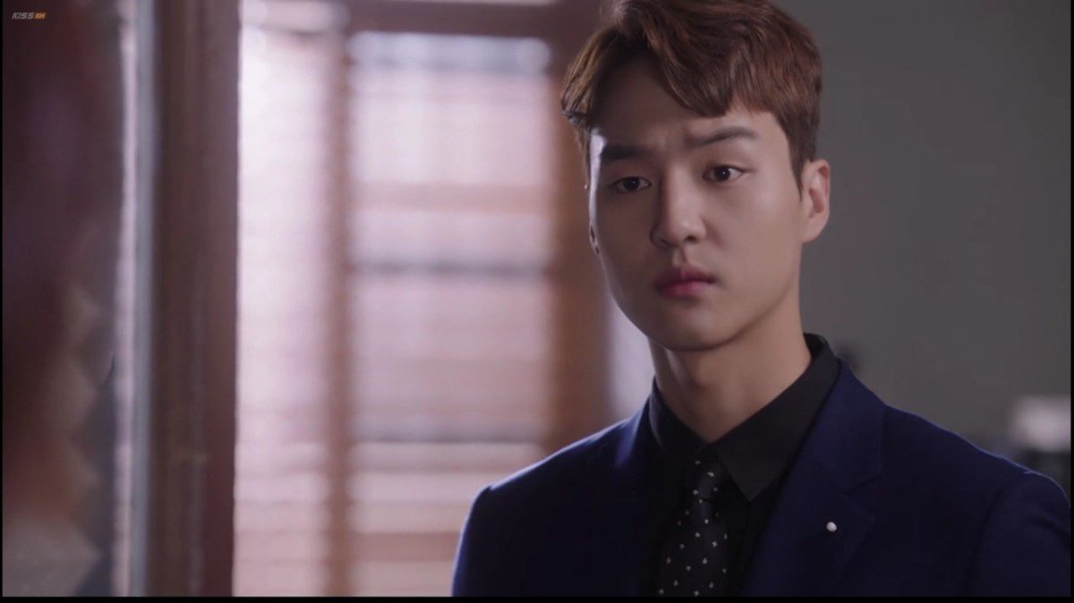 eun__xx__'s tweet image. cracking up at the way do inbeom can stop his mouth from saying a thing but his left eyebrow would still definitely say it pls the 🤨 emoji rlly hate to see him coming