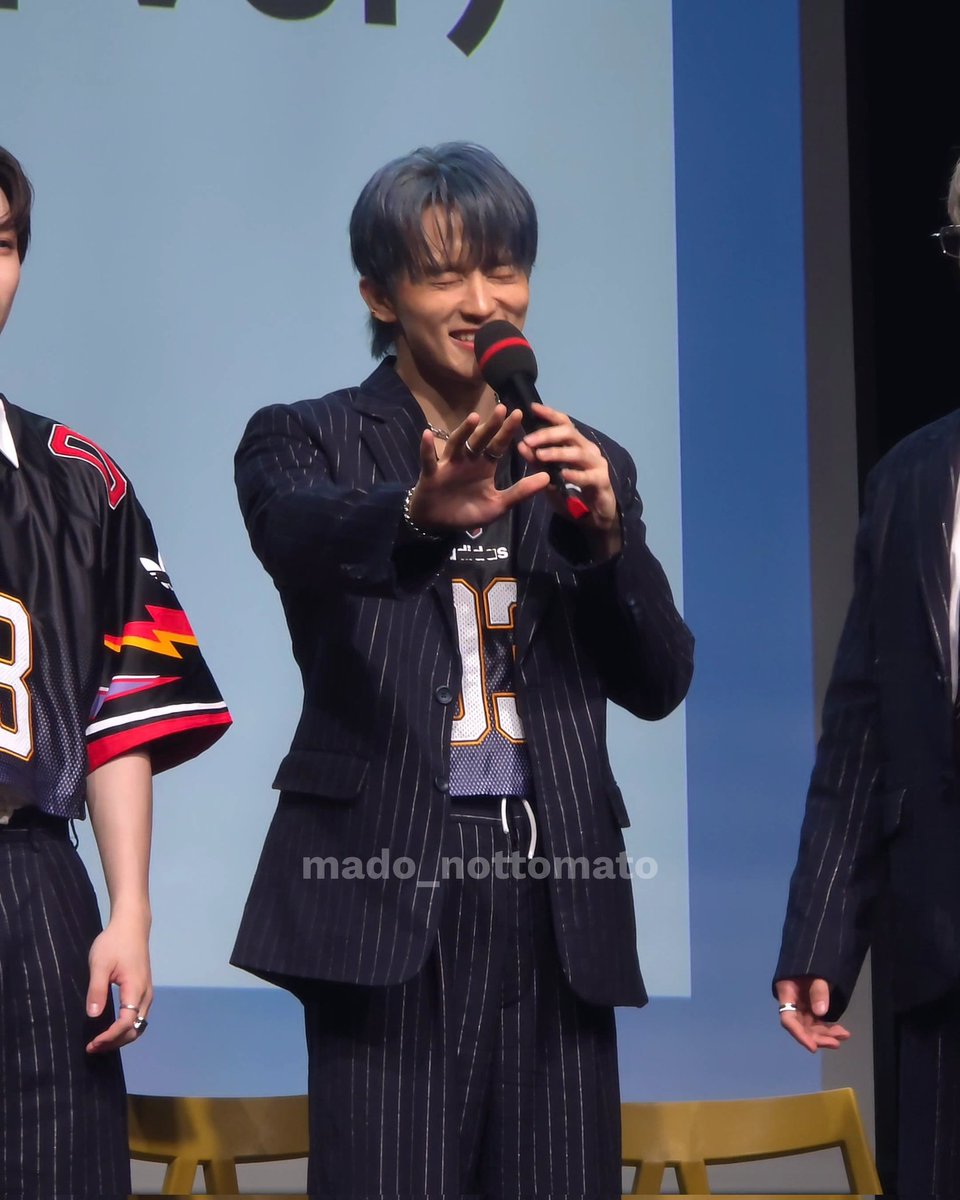 mado_nottomato's tweet image. 진정시키는 얼굴이 이렇게 귀여우면 아무래도 진정이 안돼죠... 🥹 #마크 #MARK