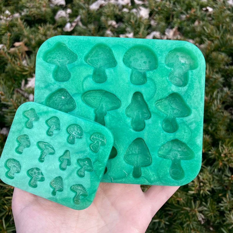 #9 mushrooms

etsy.com/listing/166894…