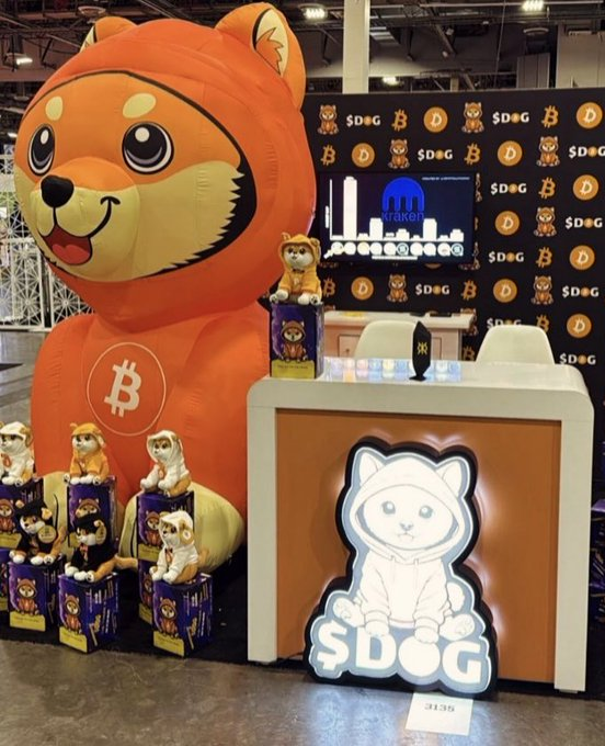 LeonidasNFT's tweet photo. $DOG 将于 8 月 27 日至 29 日登陆香港 @btc_summit！

$DOG 持有者可购买特别票券，内含限量版香港特别款 $DOG 毛绒玩偶。

我将以远程形式参与演讲，现场还将有丰富的 $DOG 周边商品、贴纸，甚至还有一个巨型 $DOG 充气公仔！

本次活动由 $DOG 军团百分百主办，与我本人无关。 https://t.co/7R3Io7i9Pq
