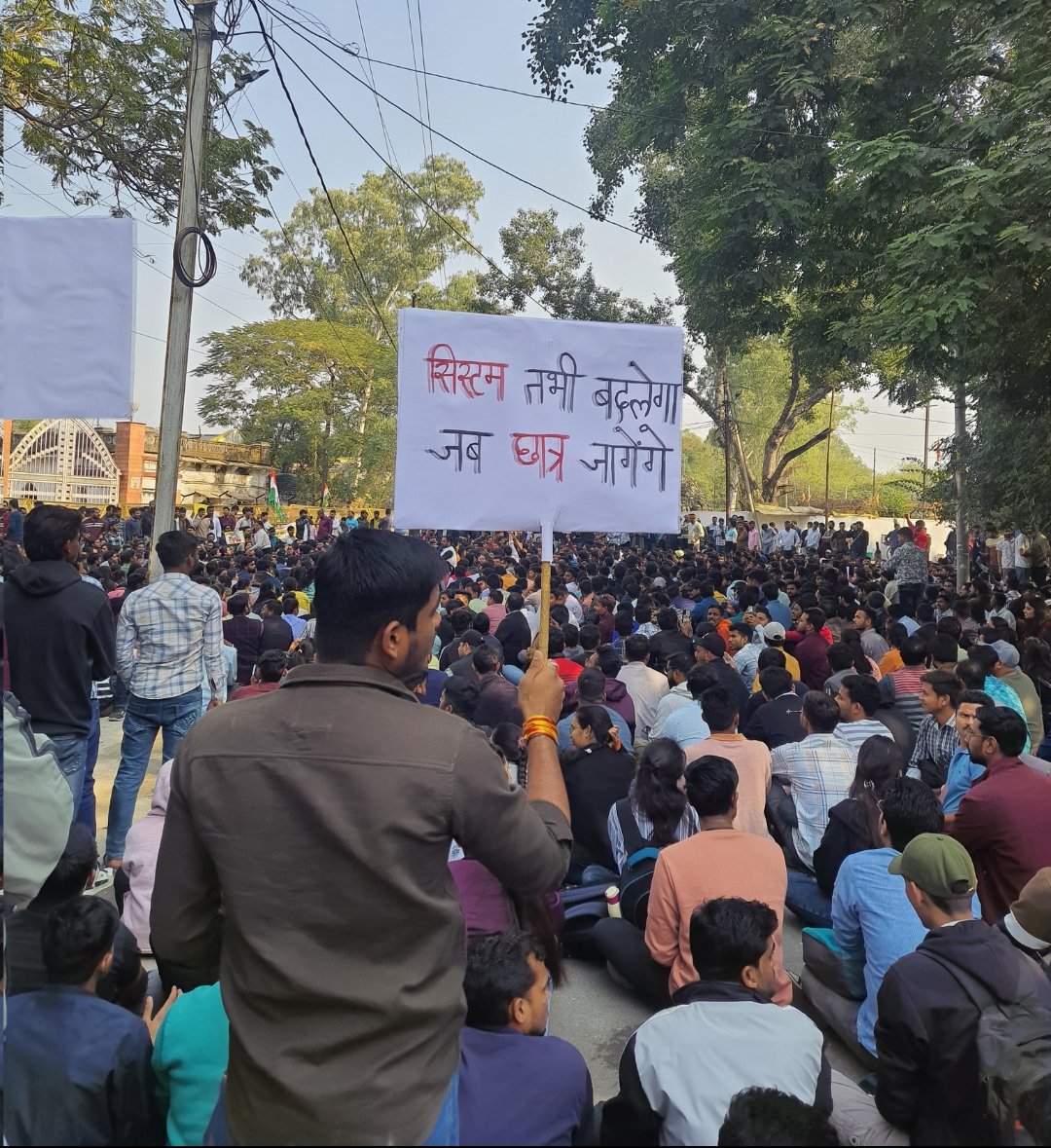 I, #RahulKisanvanshi, want to say this to the youth of the country.

The youth of the country will have to wake up from their sleep, only then will this weak system change. 
🔥🔥

Country's leaders have become social media junkies.

#SSCMisManagement #SSCVendorFailure #ReformSSC