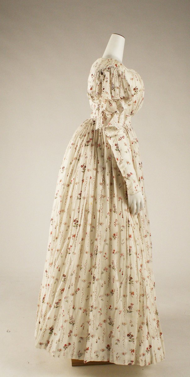 plummie9's tweet image. British
Pretty printed cotton dress. late 1820s
@metmuseum
#FAshionHistory