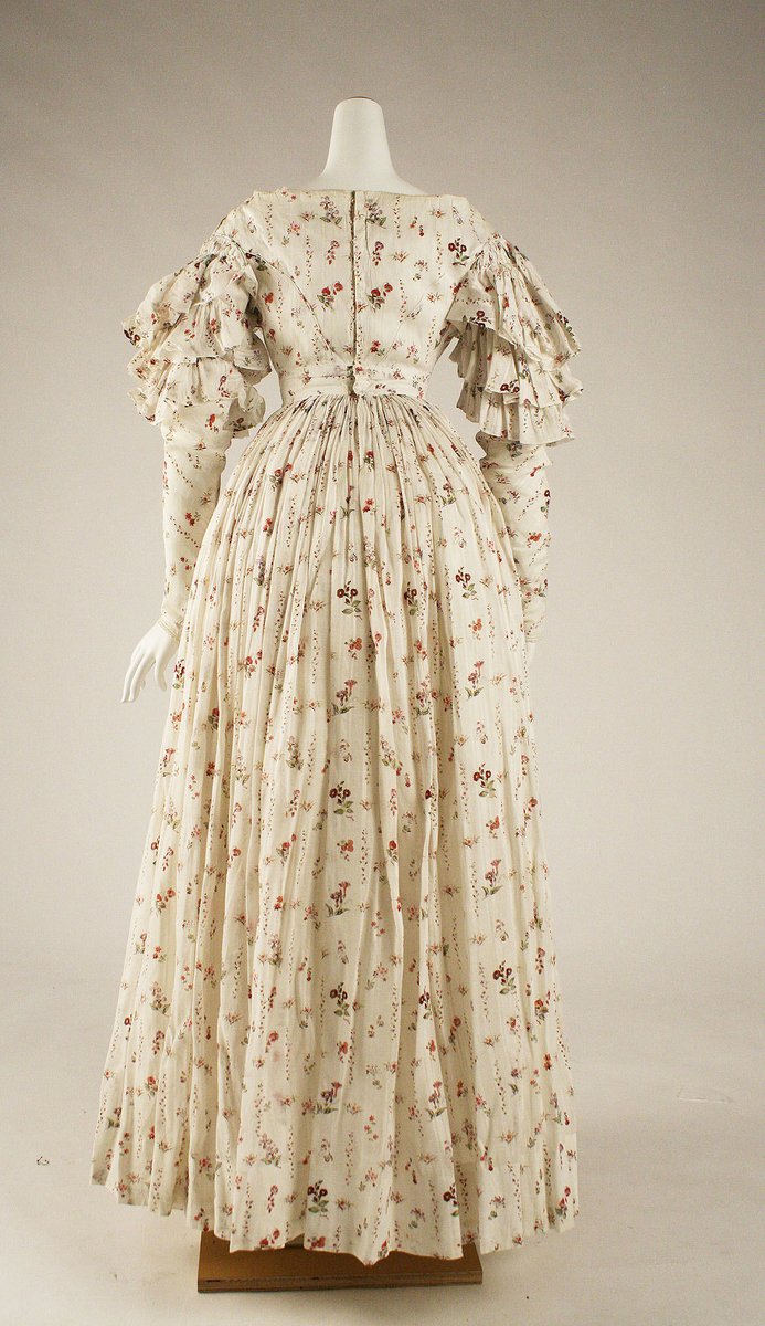 plummie9's tweet image. British
Pretty printed cotton dress. late 1820s
@metmuseum
#FAshionHistory