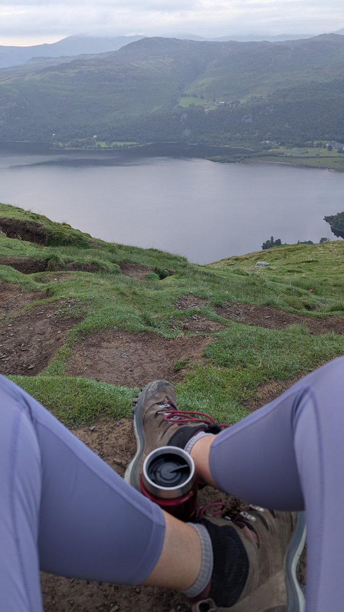 NotBadForHerAge's tweet image. Well worth the (very) early start to enjoy a hot chocolate at the top of #catbells this morning ๐ #GoodMorning #sunrise #LakeDistrict