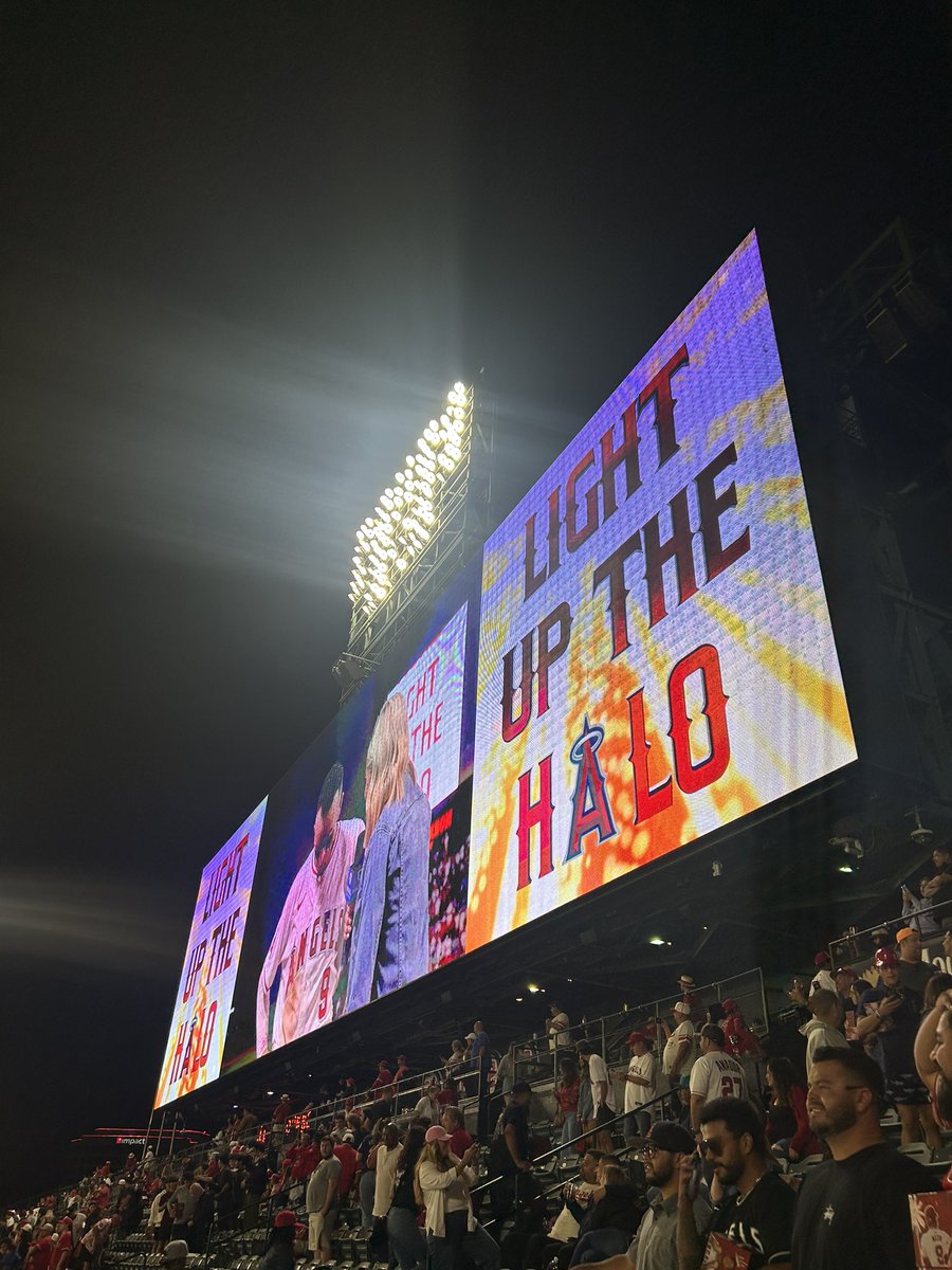 bleacherbastard's tweet image. Zach Neto walks it off on his bobblehead night!!! #RepTheHalo