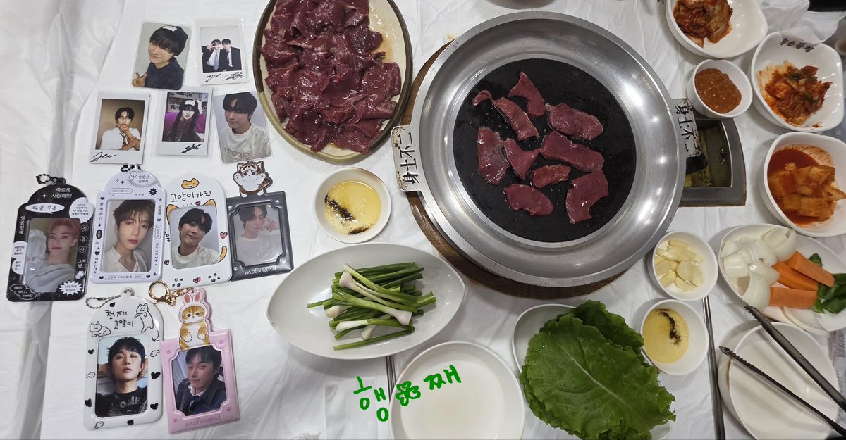 PS_JaeHan_OX's tweet image. 20250726 #양이적쟈나 #맛있겠쟈나
오엑이는 마카오에서 포애기들이랑 데이트하니?
우리도 데이트 중이야😏
@uwls25