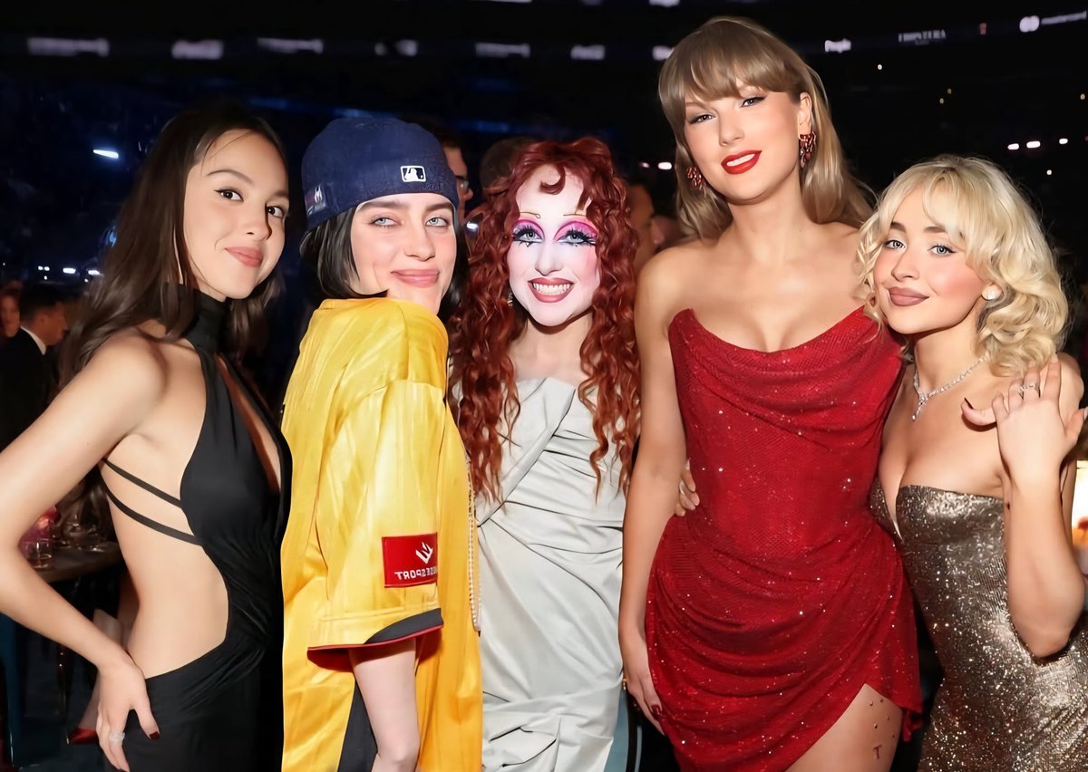 TheOldTaylorrr's tweet image. if taylor collaborates with a main pop girl ... who would it be??