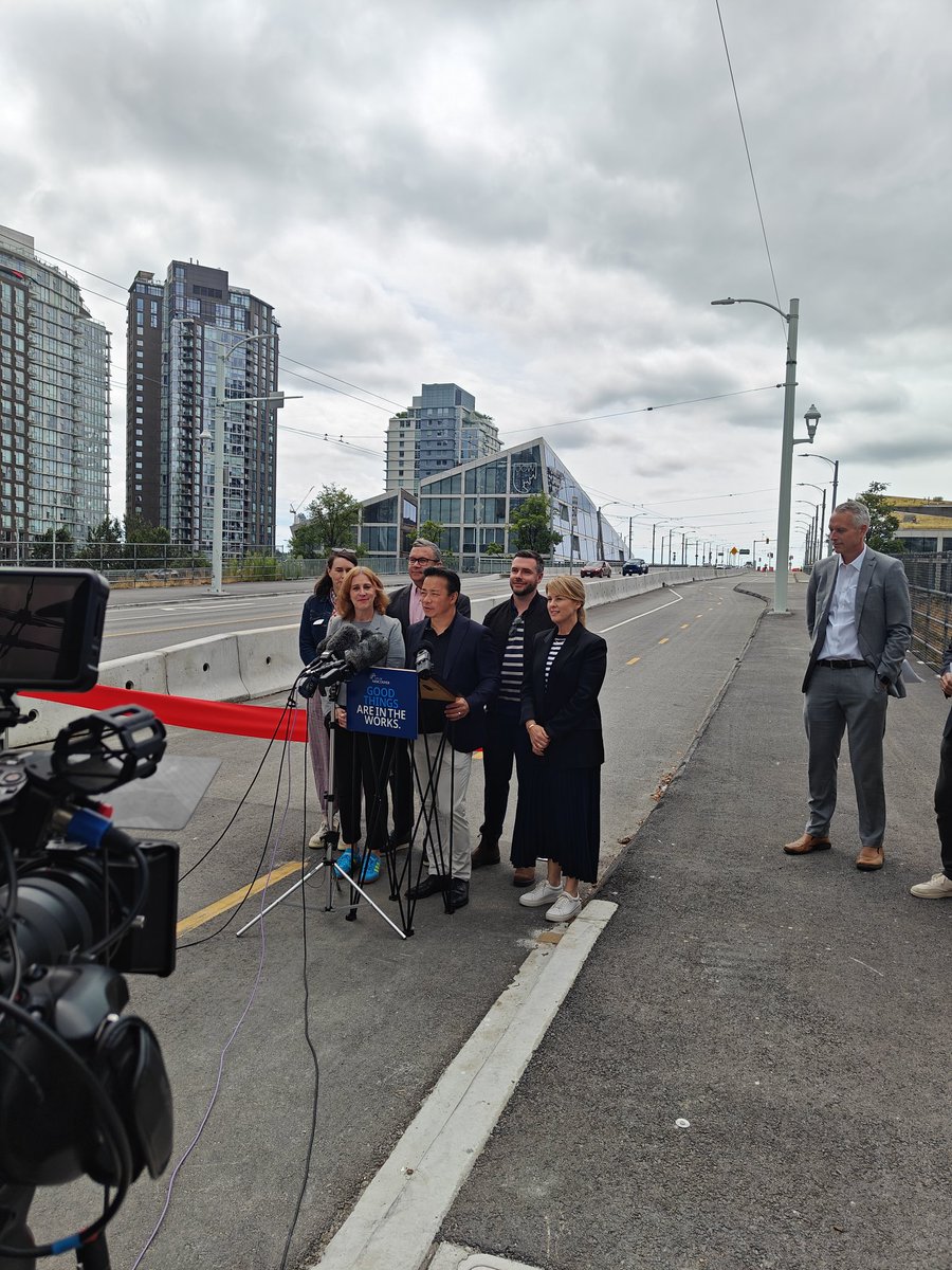 KenSimCity's tweet image. Everyone deserves safe and accessible options to get around Vancouver.
Today, with the completion of phase one of the Granville Connector project, the Granville Bridge has become a safer place for everyone.
We're proud to be tackling Vancouver's infrastructure deficit!
