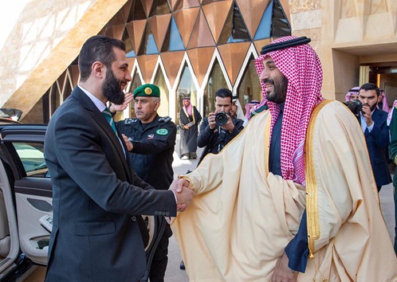 dr_msalalam's tweet image. ماخاب والله من وضع يده في يد محمد  بن سلمان. 

حقيقة أثبتها الزمن وشاهدنا بأم أعيننا،،

.

.
#محمد_بن_سلمان 
#احمد_الشرع