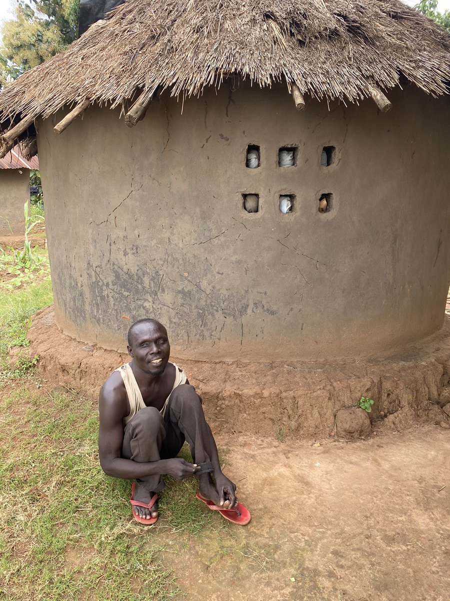ezi2011's tweet image. This blind man is in desperate need of shelter he sleeps in his father’s kitchen, which is not fit for living. For more details call +256775888586 @Rotary @KlaEastRotary @TumukundeTT @AAgather @Habitat_org @AnthonyHopkins @save_children