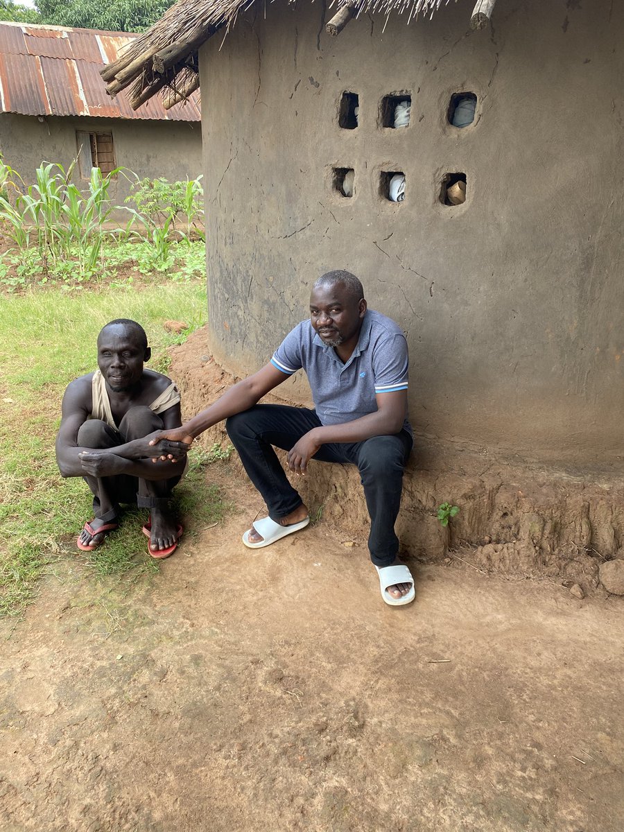 ezi2011's tweet image. This blind man is in desperate need of shelter he sleeps in his father’s kitchen, which is not fit for living. For more details call +256775888586 @Rotary @KlaEastRotary @TumukundeTT @AAgather @Habitat_org @AnthonyHopkins @save_children