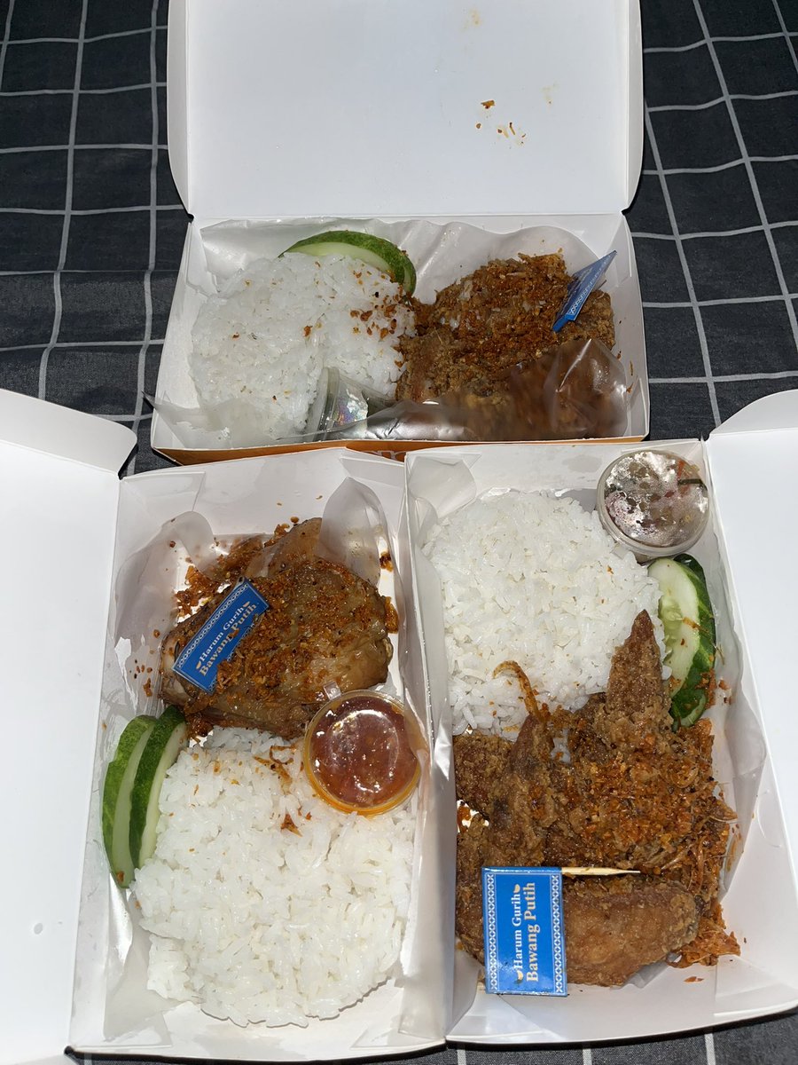 Lannn (@50percenthell) on Twitter photo solusi banget sih pas lagi ngumpul tapi kelaperan hahaha. jujur pas cobain Ayam bawang Putri dari <a href="/hangry_id/">Hangry Indonesia</a> ini gue yakin banget bakal ketagihan deh guys hahaha. solusi banget sih pas lagi ngumpul tapi kelaperan hahaha. jujur pas cobain Ayam bawang Putri dari <a href="/hangry_id/">Hangry Indonesia</a> ini gue yakin banget bakal ketagihan deh guys hahaha.