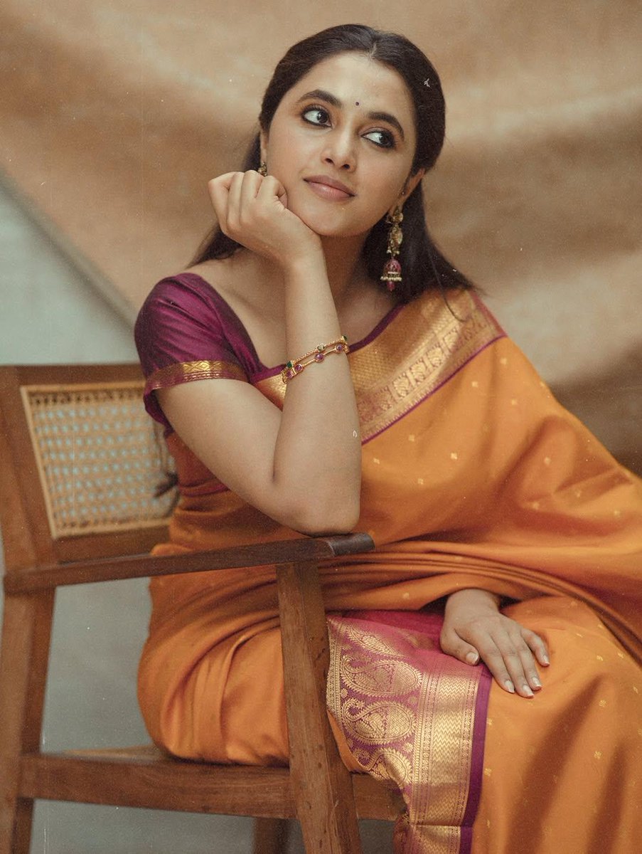 KollyNewsOffl's tweet image. Traditional Beauty #PriyankaMohan Latest Photoshoot Clicks 📷📸
#PriyankaArulMohan #Pam
#Priyanka #sareeeism #sareelove #sareelover