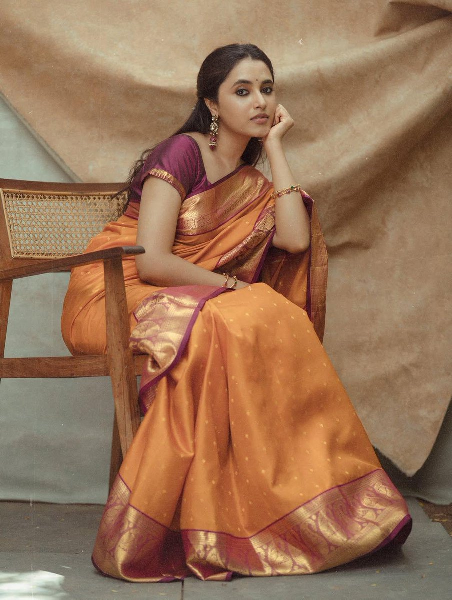 KollyNewsOffl's tweet image. Traditional Beauty #PriyankaMohan Latest Photoshoot Clicks 📷📸
#PriyankaArulMohan #Pam
#Priyanka #sareeeism #sareelove #sareelover