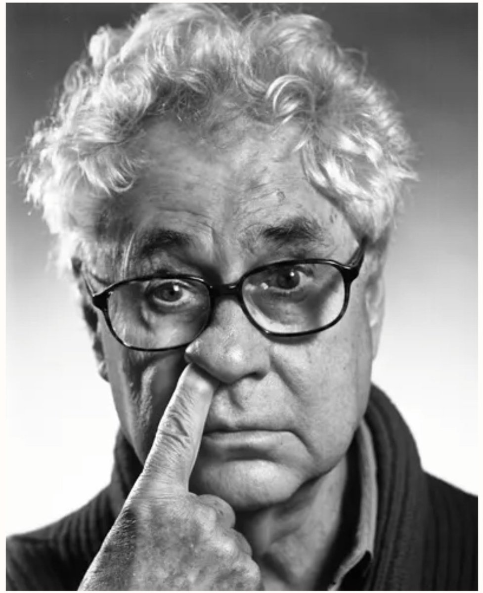 #ElliotErwitt 📸
#26luglio 1928
#natioggi

🤩

"Far ridere la gente
 è uno dei risultati più alti
 che puoi ottenere.
 E quando puoi far ridere
 e piangere qualcuno,
 alternativamente,
 come fa Chaplin,
 questo è il più alto
 di tutti i risultati personali."
.