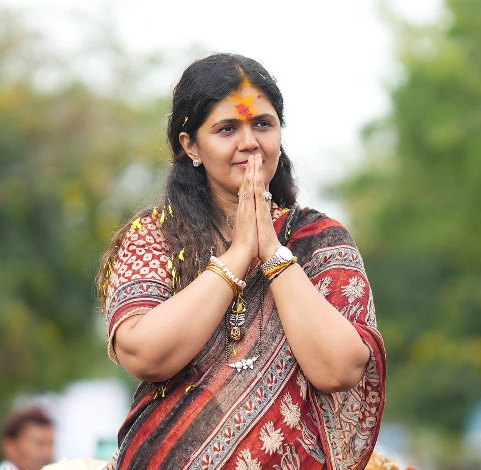 Raosaheb Patil Danve (@raosahebdanve) on Twitter photo рднрд╛рдЬрдкрд╛рдЪреНрдпрд╛ рд░рд╛рд╖реНрдЯреНрд░реАрдп рд╕рдЪрд┐рд╡, рд░рд╛рдЬреНрдпрд╛рдЪреНрдпрд╛ рдкрд░реНрдпрд╛рд╡рд░рдг рдордВрддреНрд░реА, рдЬрд╛рд▓рдирд╛ рдЬрд┐рд▓реНрд╣реНрдпрд╛рдЪреНрдпрд╛ рдкрд╛рд▓рдХрдордВрддреНрд░реА рдорд╛. рдкрдВрдХрдЬрд╛рддрд╛рдИ рдЧреЛрдкреАрдирд╛рде рдореБрдВрдбреЗ рдпрд╛рдВрдирд╛ рд╡рд╛рдврджрд┐рд╡рд╕рд╛рдЪреНрдпрд╛ рд╣рд╛рд░реНрджрд┐рдХ рд╢реБрднреЗрдЪреНрдЫрд╛..!
<a href="/Pankajamunde/">Pankaja Gopinath Munde</a> #happybirthday рднрд╛рдЬрдкрд╛рдЪреНрдпрд╛ рд░рд╛рд╖реНрдЯреНрд░реАрдп рд╕рдЪрд┐рд╡, рд░рд╛рдЬреНрдпрд╛рдЪреНрдпрд╛ рдкрд░реНрдпрд╛рд╡рд░рдг рдордВрддреНрд░реА, рдЬрд╛рд▓рдирд╛ рдЬрд┐рд▓реНрд╣реНрдпрд╛рдЪреНрдпрд╛ рдкрд╛рд▓рдХрдордВрддреНрд░реА рдорд╛. рдкрдВрдХрдЬрд╛рддрд╛рдИ рдЧреЛрдкреАрдирд╛рде рдореБрдВрдбреЗ рдпрд╛рдВрдирд╛ рд╡рд╛рдврджрд┐рд╡рд╕рд╛рдЪреНрдпрд╛ рд╣рд╛рд░реНрджрд┐рдХ рд╢реБрднреЗрдЪреНрдЫрд╛..!
<a href="/Pankajamunde/">Pankaja Gopinath Munde</a> #happybirthday