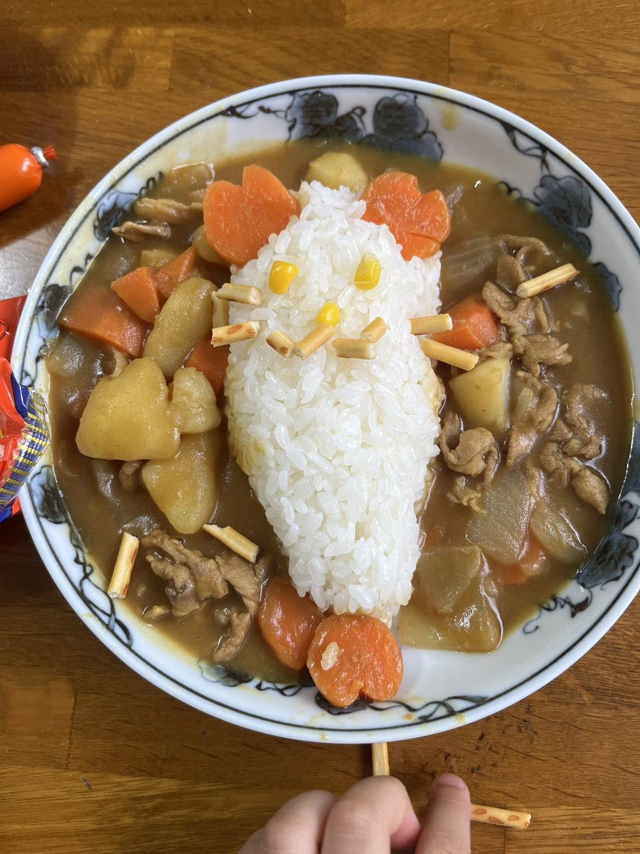 MaskedWalker244's tweet image. くるるんを模したカレーを作りました