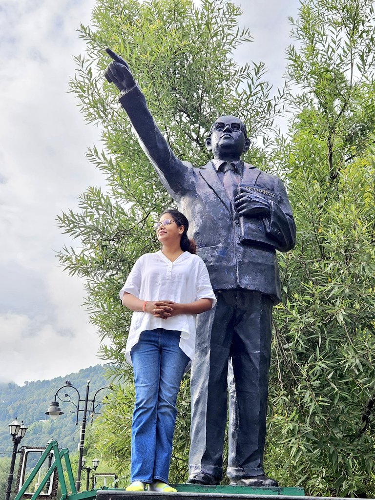 NehaYadavBHU's tweet image. समस्त पीडीए समाज को ‘आरक्षण दिवस’ एवं ‘संविधान-मानस्तंभ स्थापना दिवस’ की हार्दिक शुभकामनाएँ और बधाई!
भारत के संविधान की प्रति के सानिध्य में ‘संविधान-मानस्तंभ स्थापना दिवस’ आयोजित करके हम ‘सामाजिक न्याय’ व ‘समता-समानता’ और ‘आरक्षण’ को बचाए-बनाए रखने का अपना संकल्प दोहरा रहे…