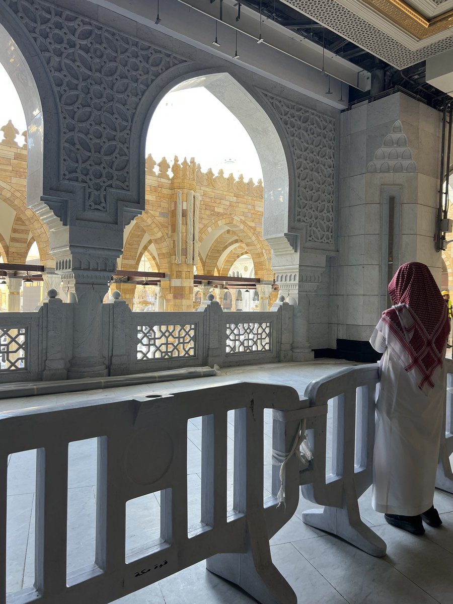 mecca_eye's tweet image. من أَوكلَ الله يومًا بعضَ حاجته
أَتتهُ حاجاتهُ وفـوقَ الذي طلب * ❤️🩹