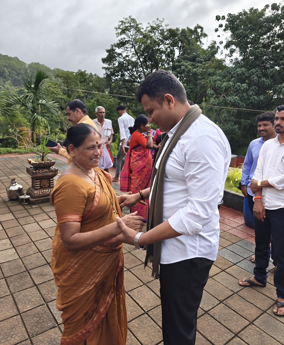 CaptBrijesh's tweet image. ಮರೆಯದಿರೋಣ ಬಲಿದಾನವನ್ನು..
ಮತಾಂಧ ಶಕ್ತಿಗಳ ಹೇಡಿತನದ ಕೃತ್ಯಕ್ಕೆ ಹುತಾತ್ಮರಾದ ಬಿಜೆಪಿ ಯುವ ಮೋರ್ಚಾ ಜಿಲ್ಲಾ ಕಾರ್ಯಕಾರಿಣಿ ಸದಸ್ಯ, ಹಿಂದೂ ಸಮಾಜದ ಅಚ್ಚಳಿಯದ ನಕ್ಷತ್ರ ಪ್ರವೀಣ್ ನೆಟ್ಟಾರ್ ಬಲಿದಾನ ದಿನದಂದು ..
ಬೆಳ್ಳಾರೆಯ ನೆಟ್ಟಾರಿನಲ್ಲಿರುವ ಅವರ ಮನೆಗೆ ಭೇಟಿ ನೀಡಿ ನಮನ ಸಲ್ಲಿಸಿ ಅವರ ತ್ಯಾಗ, ಚಿಂತನೆ ಮತ್ತು ರಾಷ್ಟ್ರಕ್ಕೆ ಅರ್ಪಿತ…