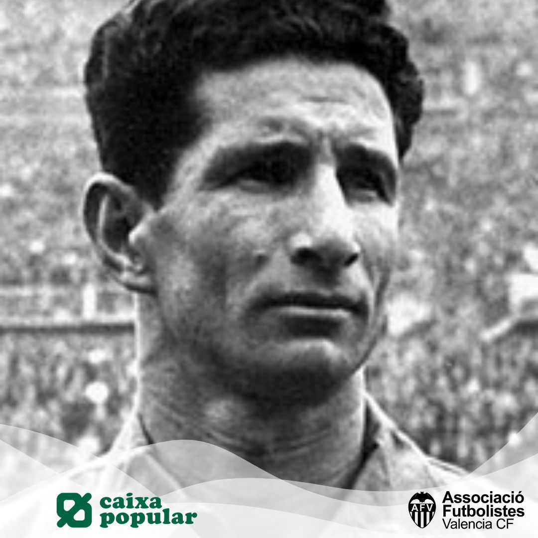 Comenzamos el día recordando a Heriberto Herrera, que fue nuestro entrenador en la campaña 1976-77 y que nos dejó un 26 de julio de 1997 a la edad de 70 años. 🙏🦇⚪⚫ #siempreenelrecuerdo #orgullososdeti #amunt #valenciacf #futbolistasvcf #llegendesdelsentiment