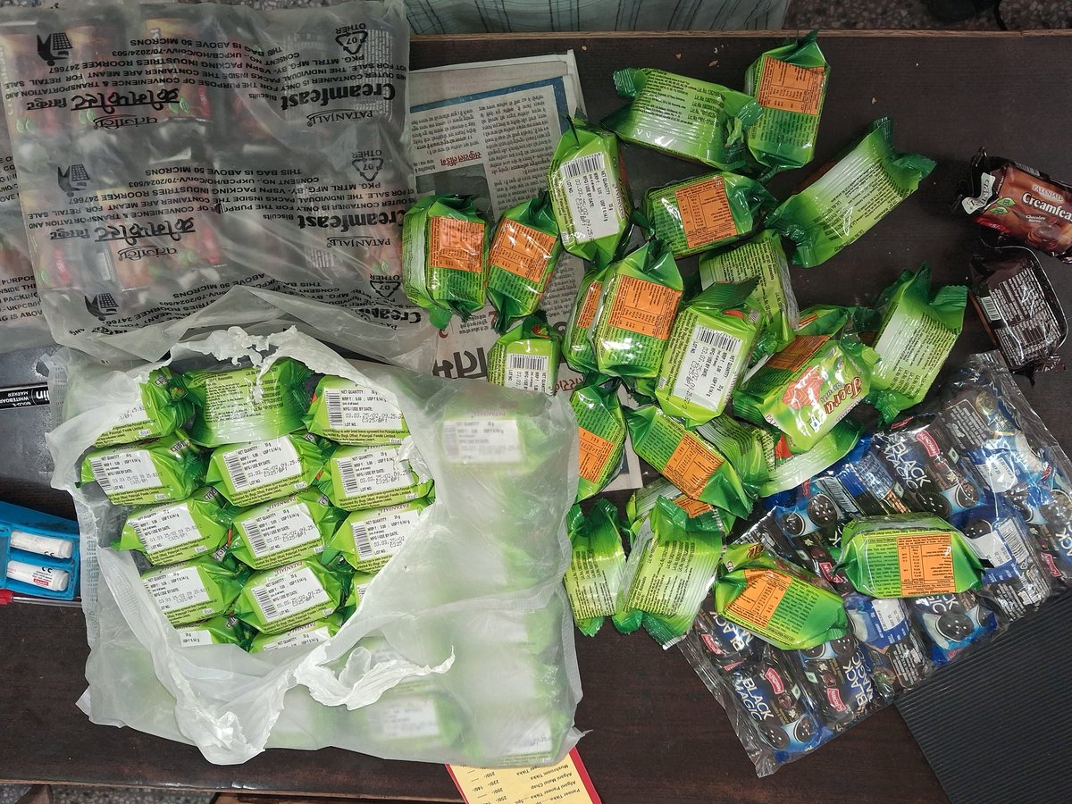 Volunteer Ritika donated 125 packets of biscuits under nutritional supplements for students of class Nur -5 in MCPS AB SHALIMAR BAGH. 
HoS : Sushma Goyal 
Incharge: Anshu Bala 
CRCC: Suman Kothari 
Udise : 07010405606
District: North West A