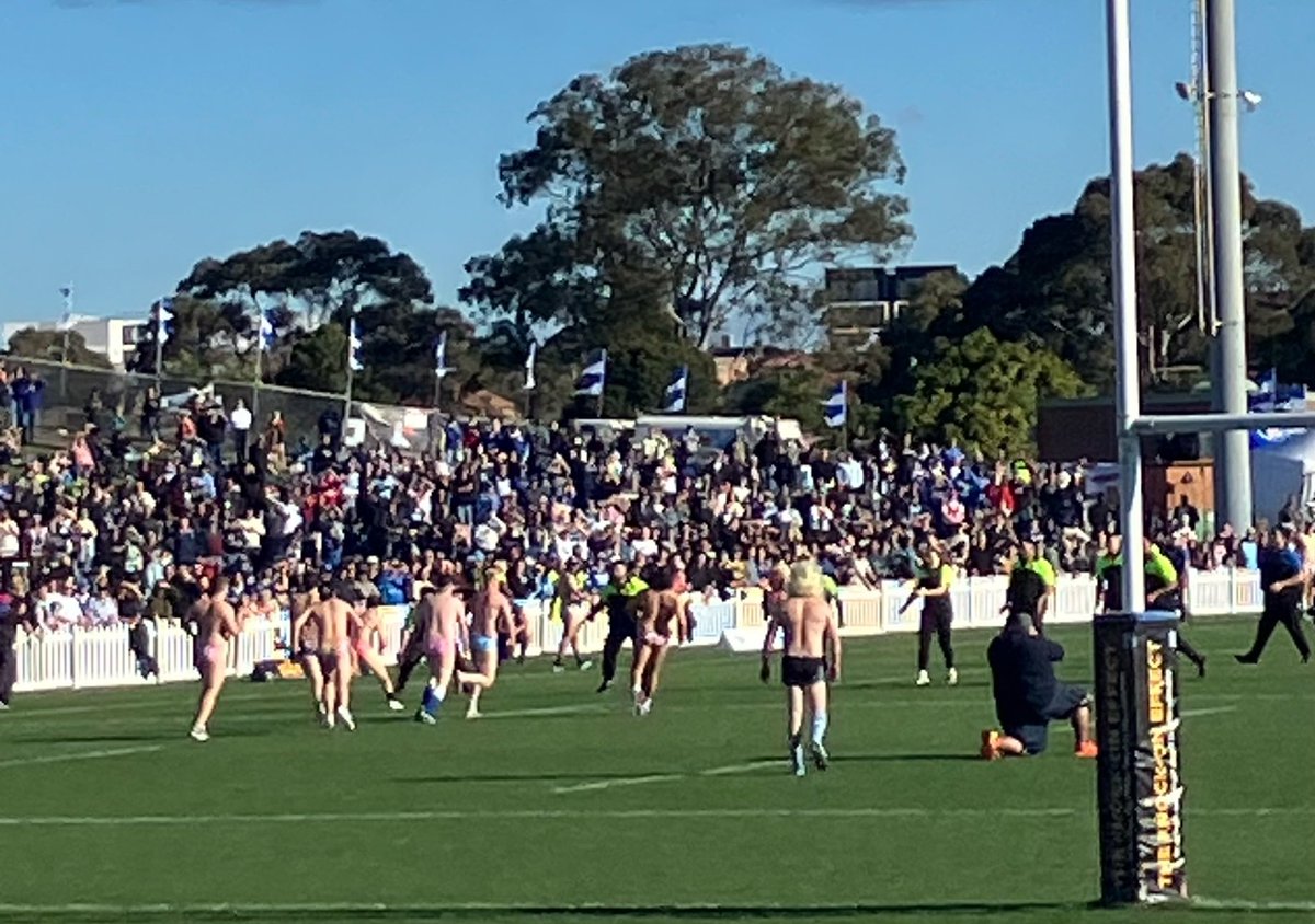 Sid Punts (@sidpunts) on Twitter photo The greatest halftime entertainment ever! Streakers vs Security guards bull rush. Peak Rugby League entertainment. And the winner threw out a âFull Credit To The Boysâ. <a href="/AndrewVossy/">Andrew Voss</a> The greatest halftime entertainment ever! Streakers vs Security guards bull rush. Peak Rugby League entertainment. And the winner threw out a âFull Credit To The Boysâ. <a href="/AndrewVossy/">Andrew Voss</a>