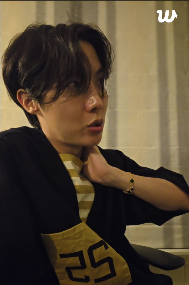 apobangko's tweet image. chat is it normal to be deeply enamored by a mans wrists i'm asking for a friend