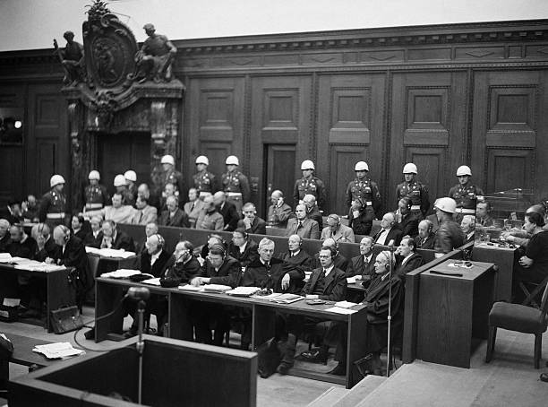 TheRealTen27's tweet image. "Befehl ist Befehl" ni maneno ya kijerumani yakimaanisha "NILIKUWA NAFATA AMRIi TU”
Ni utetezi uliopingwa vikali na mahakama ya kimataifa wakati kesi maarufu za NUREMBERG(1945-1946) kati ya marekani dhidi ya Maofisa 24 wa juu wa jeshi la NAZI.
Threads🧵🧵👇🏻
