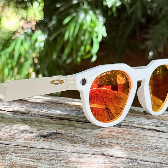 stableshaman's tweet image. The meta oakleys really missed
If they looked like real oakleys i would have bought a pair