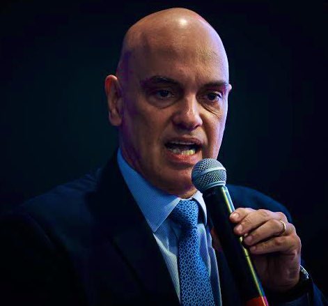AnnaMonteiroAn1's tweet image. 🌩
🚨🇧🇷Alexandre Corno de Moraes determina a proibição de acampamentos em um raio de 1 km da Praça dos Três Poderes