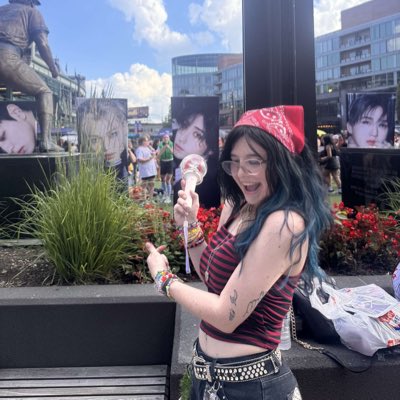 annmars73's tweet photo. #NewProfilePic i love you felix https://t.co/J30Lqyb73v