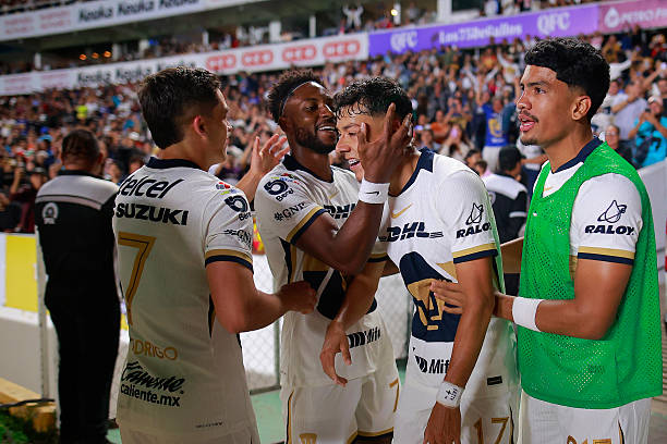 PumasELP's tweet image. Mi presidente, mi vicepresidente y todo el equipo me han apoyado. Sacrificamos vacaciones, entrenamos antes… eso es compromiso: Efraín Juárez 🗣️