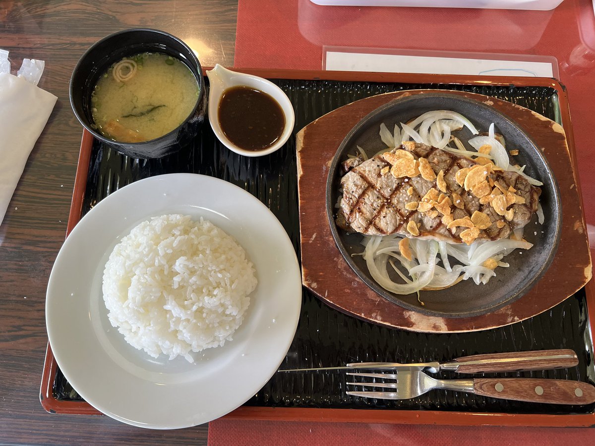 a_chocott's tweet image. 今日は仲間がお誕生日コンペを開催してくれました。
熊本県の菊池高原カントリーにて。
風が強かったですが気温28℃で快適でした。
ゴルフの内容以外は楽しかったっす😆