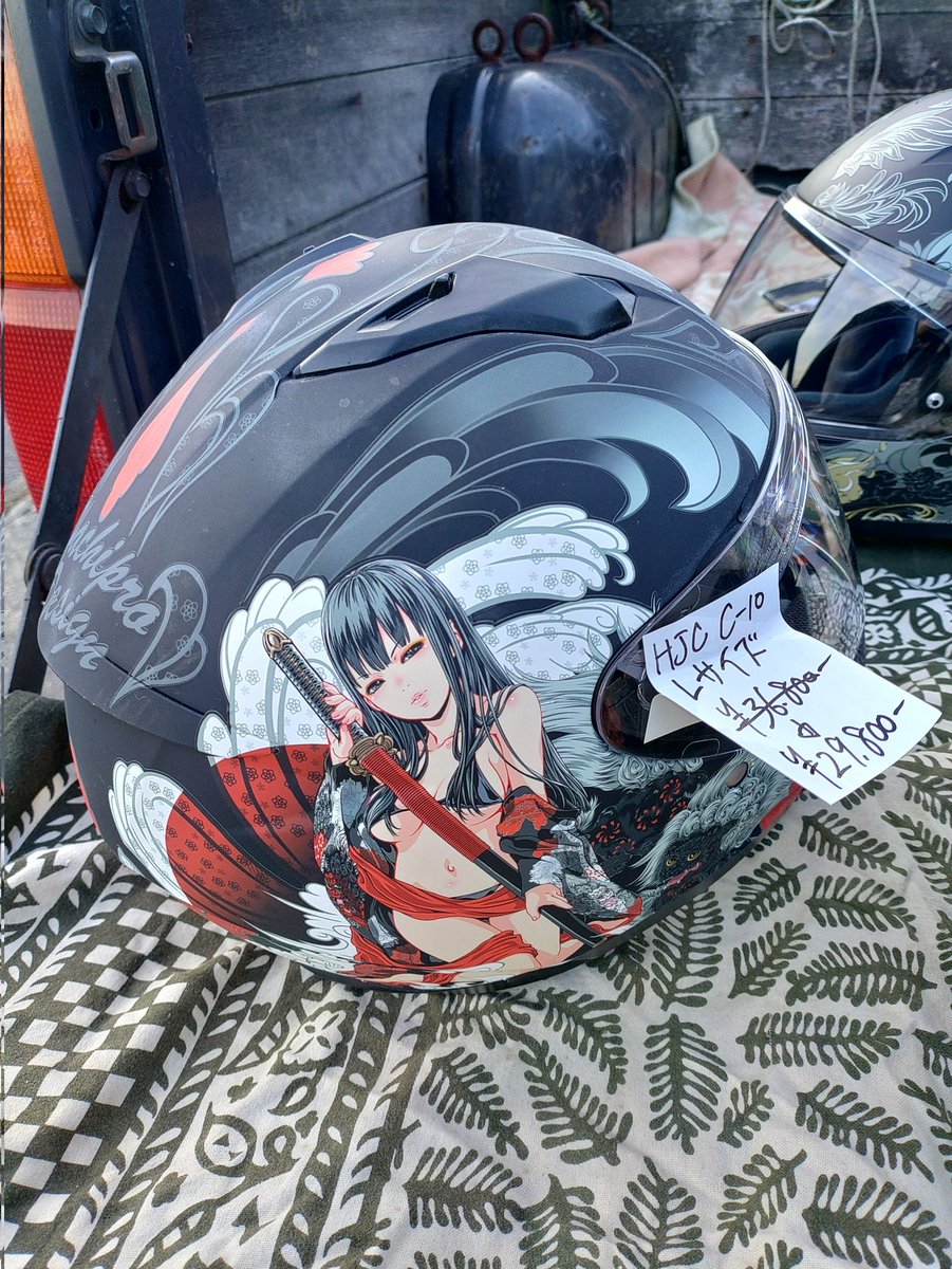 NextYzf's tweet image. 先週発注したオリジナルデザインのヘルメットとジャケットの大枠が決まってきた。
更にバイク乗るのが好きになりそうです😌
イメージとしてハチプロさんのヘルメットとジャケットのデザイン置いておきます。
#ハチプロデザイン