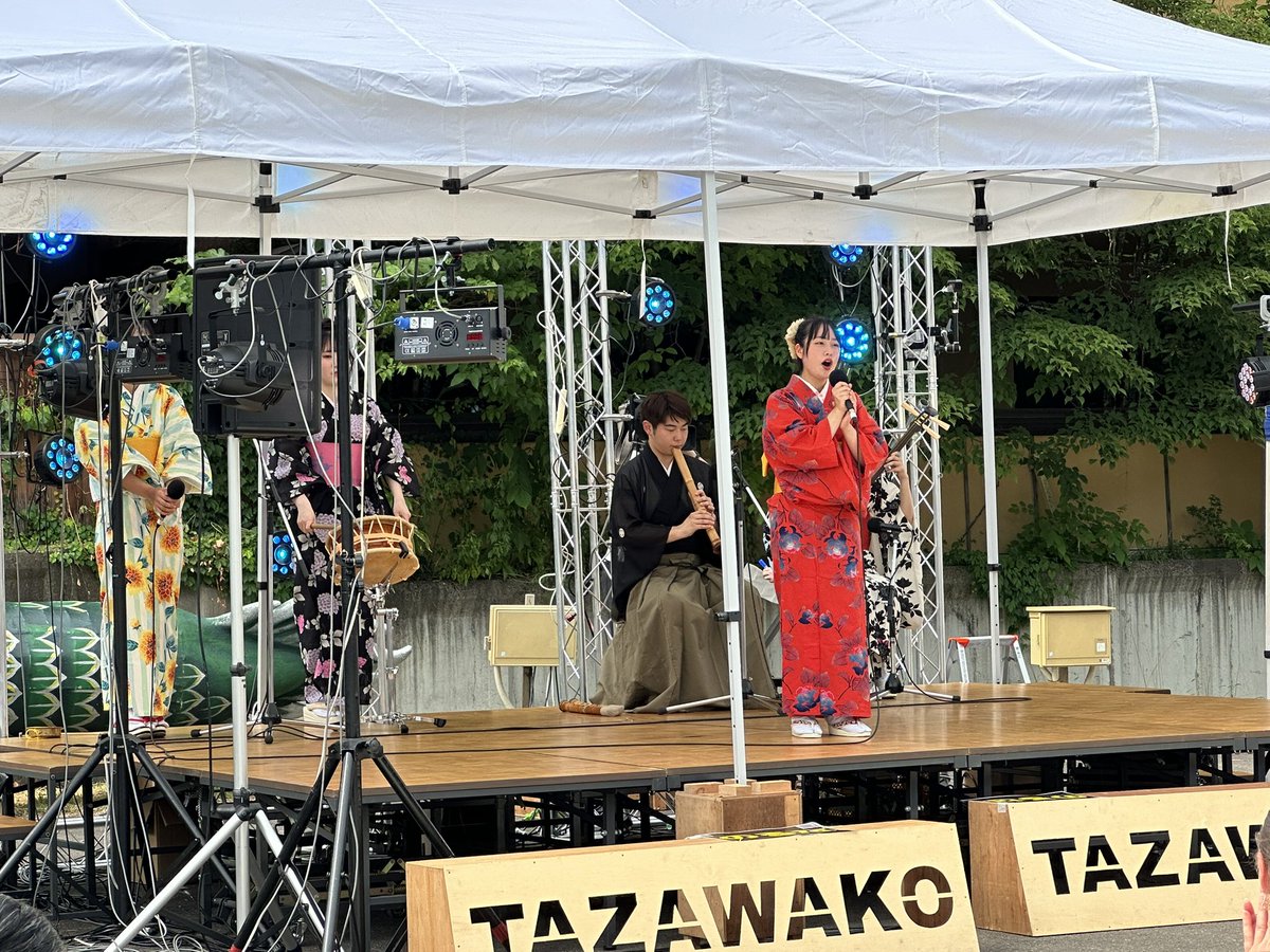 tazawako's tweet image. 【BA5E】 藤原美幸先生のもと、若手で構成された民謡民舞ユニット『BA5E』がたざわ湖・龍神まつりに初出演♪
#423m
#仙北市
#田沢湖
#たざわ湖龍神まつり