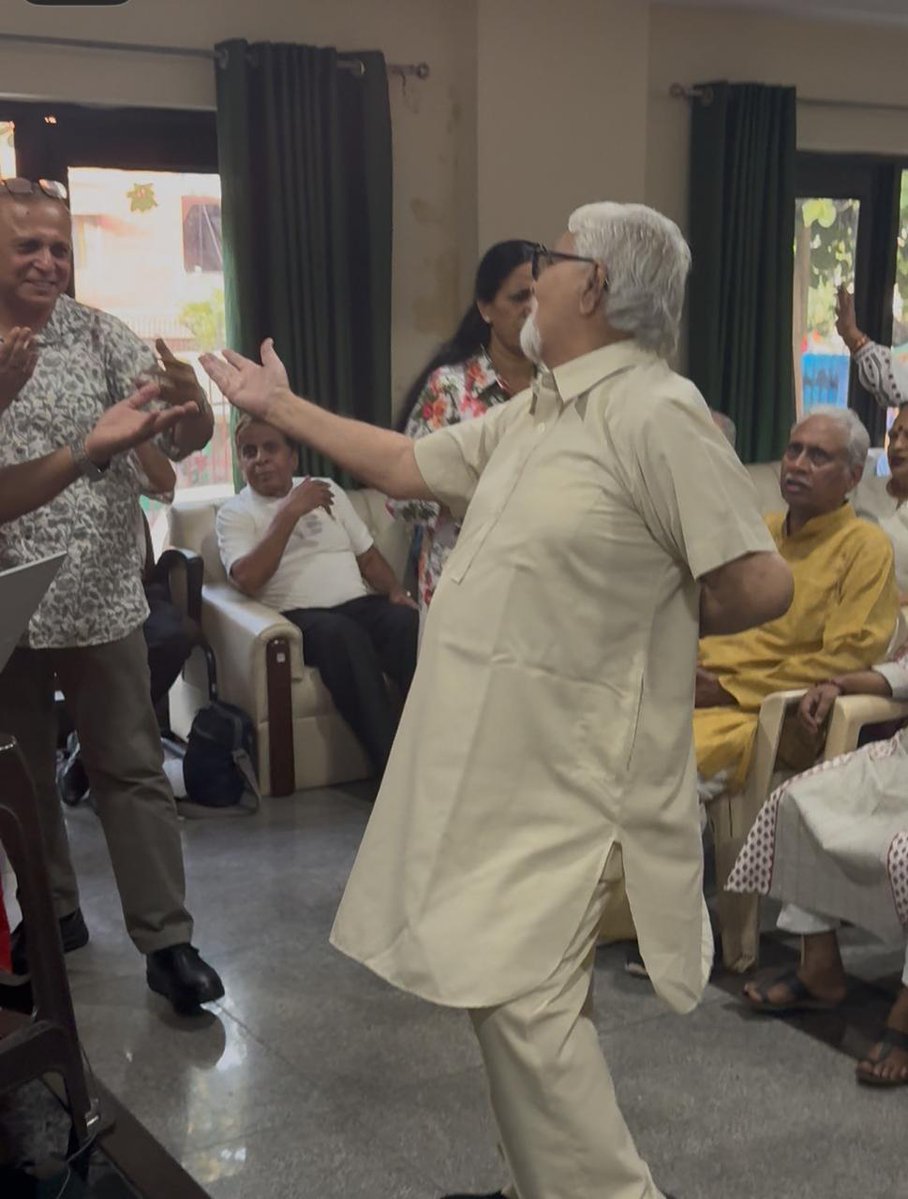 tweetndmc's tweet image. 🎶 A heartwarming musical evening at Ashirwad Old Age Home, organized by the Welfare Department!
💐 Few precious glimpses of our beloved senior citizens enjoying the melodies and moments.
👵👴 Spreading smiles, music &amp;amp; memories!
#SeniorCitizens #WelfareForAll #AshirwadHome #NDMC