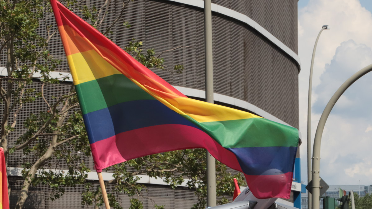 EUSchwerbehind1's tweet image. CSD in Berlin: Polizei stellt sich auf rechtsextreme Störungen ein #Deutschland #Hilfe #News #Berlin #Newsroom #Nachrichten #presse #CSD #Berlin #Christopher #Streetday #Regenbogen #Polizei #Rechtsextreme tinyurl.com/24p9txjh