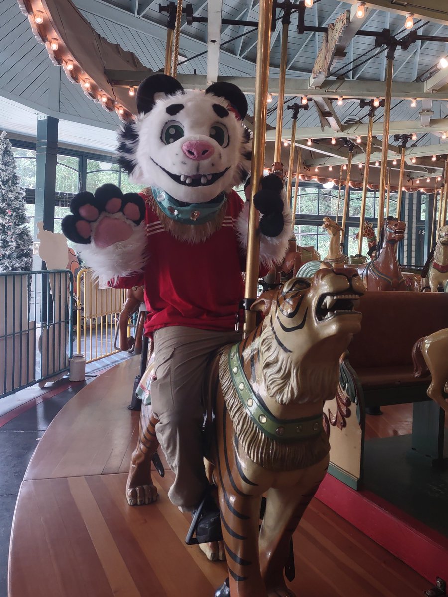 Today was #NationalCarouselDay so Khoufu went to a carousel and rode a tiger!
#fursuiting #NationalMerryGoRoundDay