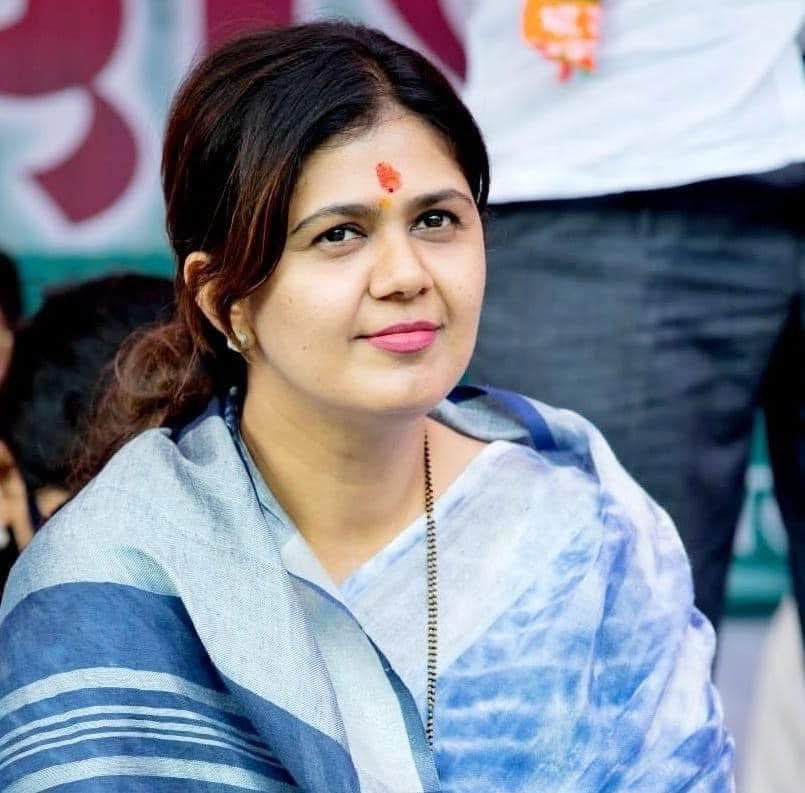 OmRajenimbalkr's tweet image. भारतीय जनता पार्टीच्या राष्ट्रीय सचिव व महाराष्ट्र राज्याच्या पर्यावरण बदल व पशु संवर्धन मंत्री, सौ.पंकजाताई गोपीनाथराव मुंडे आपणांस वाढदिवसाच्या हार्दिक शुभेच्छा..!
आपणांस उदंड,निरोगी दीर्घायुष्य लाभो हीच आई तुळजाभवानी चरणी प्रार्थना…!
@Pankajamunde
#happybirthday