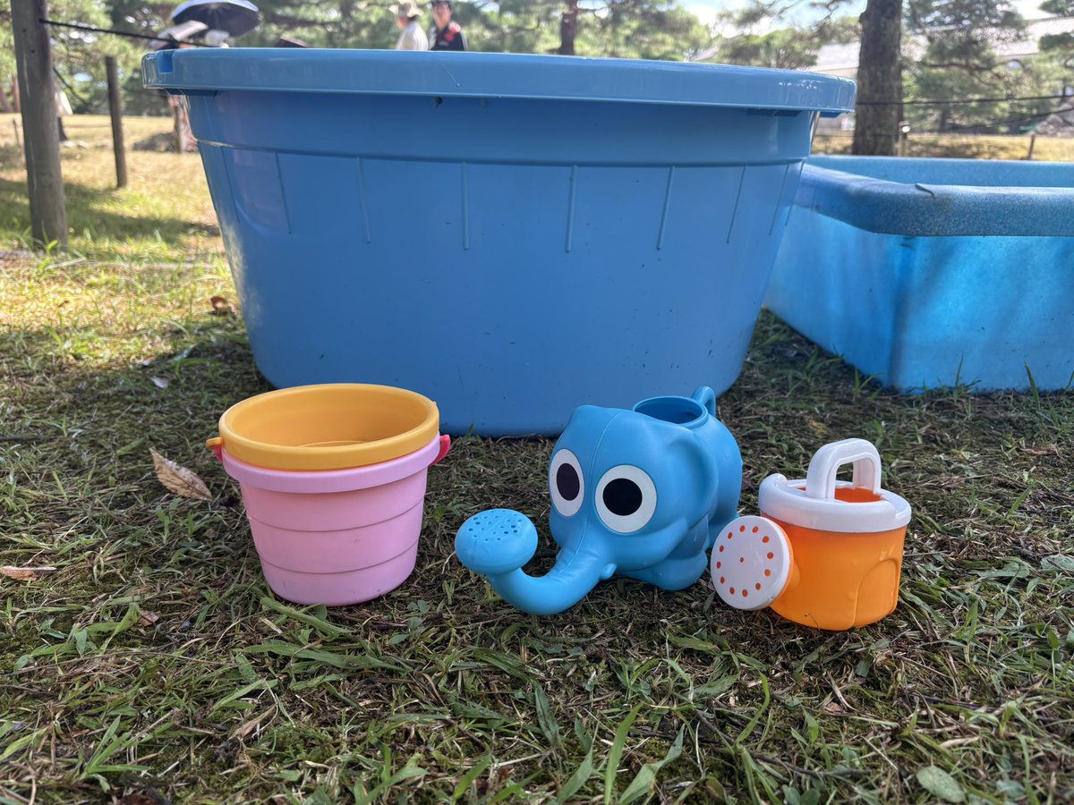 tsurugajo1965's tweet photo. 【水遊びコーナー開放中です！】

現在鶴ヶ城対面所跡では、水遊びコーナーを設置しております🫧
ここは日陰になっているので、風が吹くととても気持ちがいいですよ！

鶴ヶ城で暑い夏を楽しみましょう😊💪🏻

#鶴ヶ城 #会津 #福島 #水遊び #夏休み https://t.co/xhFPDGvw94