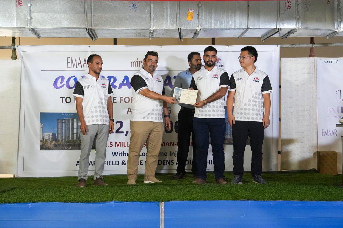 Cr18gDubai's tweet photo. CR18G(Dubai) Park Field and Lime Gardens have achieved 12.5 million safe working hours, with diverse teams working together to build a milestone in overseas construction with safety! #CRCCBuildingTogether https://t.co/4C8n6itEmf