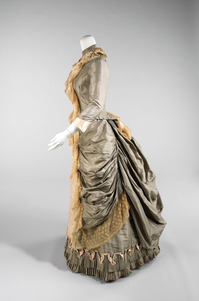 plummie9's tweet image. American
Dress, 1880
Silk taffeta, silk, lace.
@metmuseum
#Fashionhistory