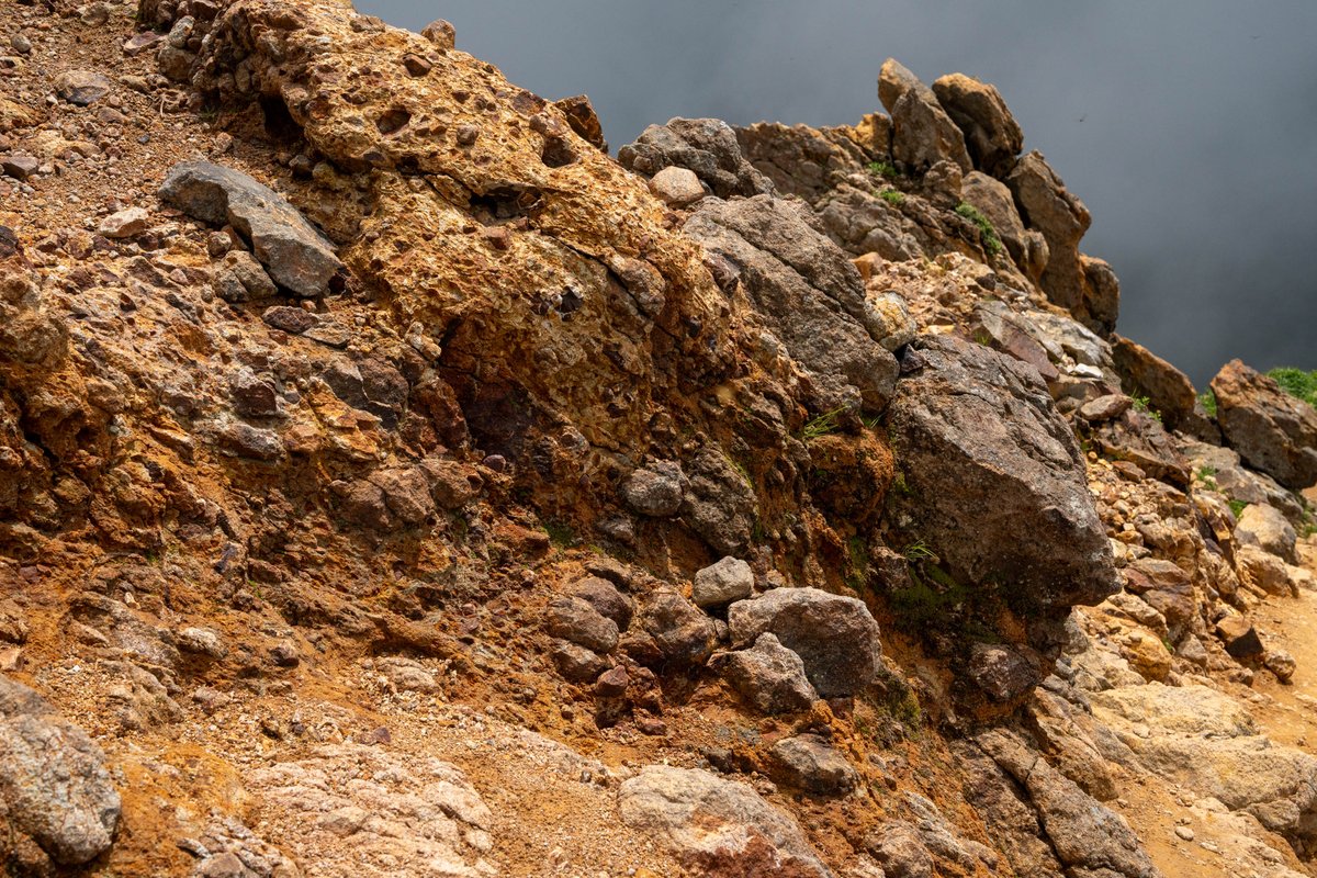 ミニチュアのように撮れた岩。岩もどう作るか研究し始めたい。あたりまえな風景も作るのは大変なんですよね。